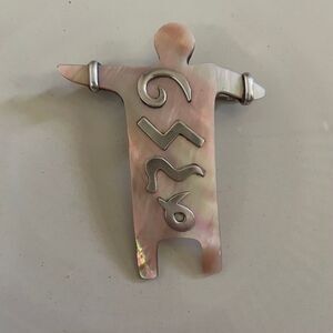 ZEALANDIA Sterling Silver tribal man Bali‎ Pin Pendant Mother-of-Pearl abalone